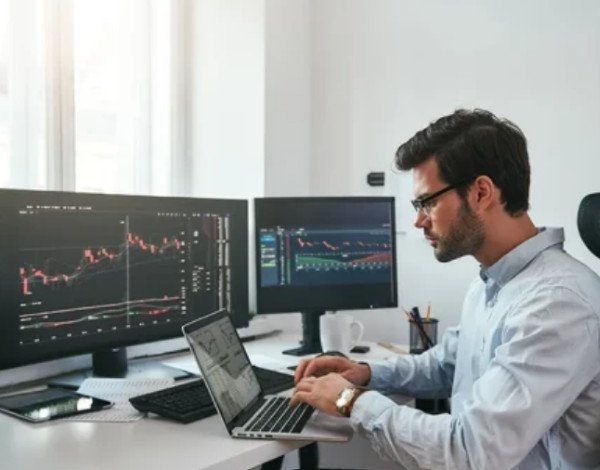 découvrez les stratégies d'analyse technique pour optimiser vos opérations de trading. apprenez à interpréter les graphiques, identifier les tendances et prendre des décisions éclairées pour maximiser vos gains sur les marchés financiers.