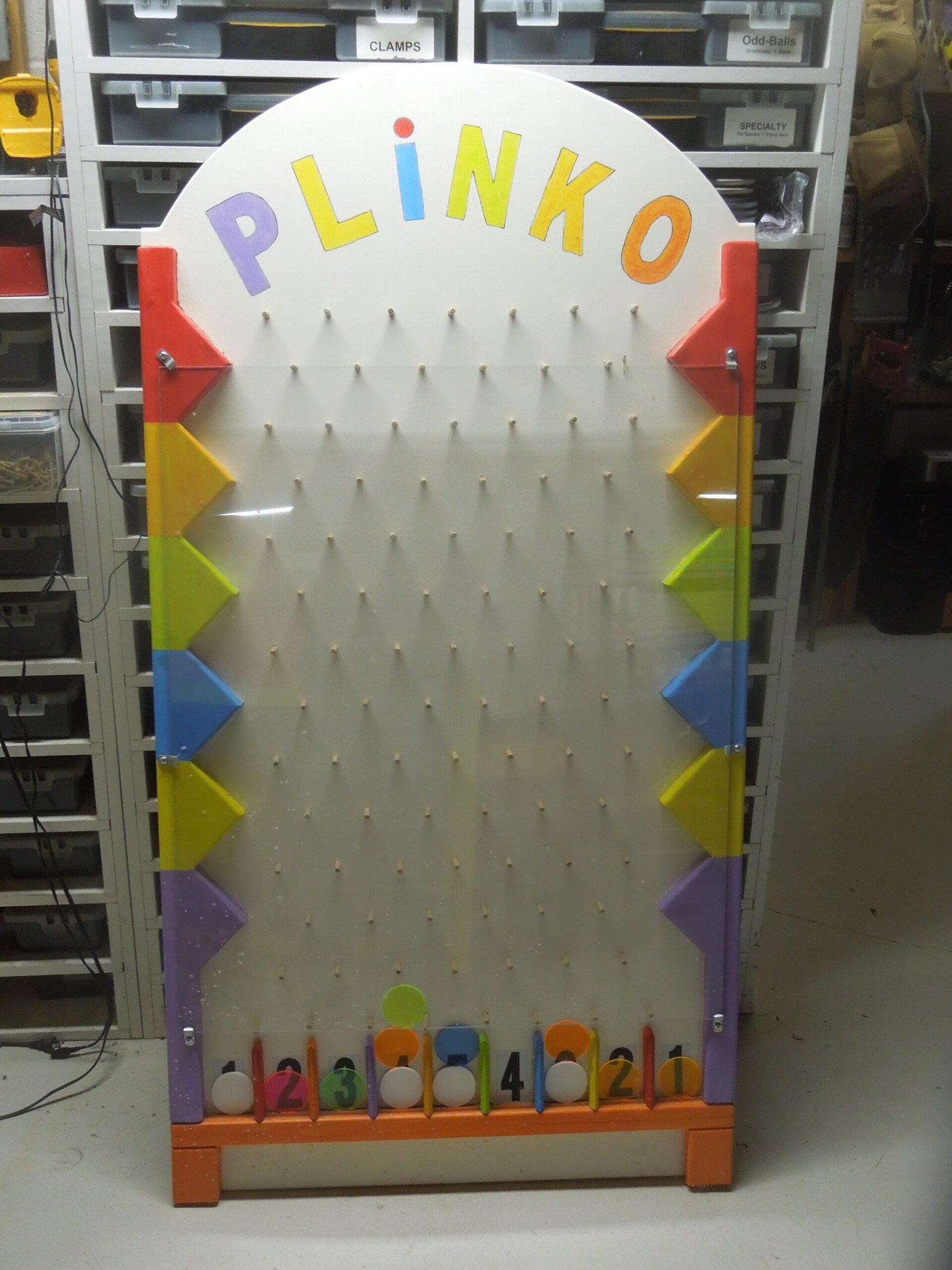 découvrez le jeu captivant de plinko, où le hasard et la stratégie se rencontrent pour des heures de divertissement. lancez vos jetons et observez-les dévaler le plateau en évitant les pièges, pour tenter de remporter d'incroyables gains !